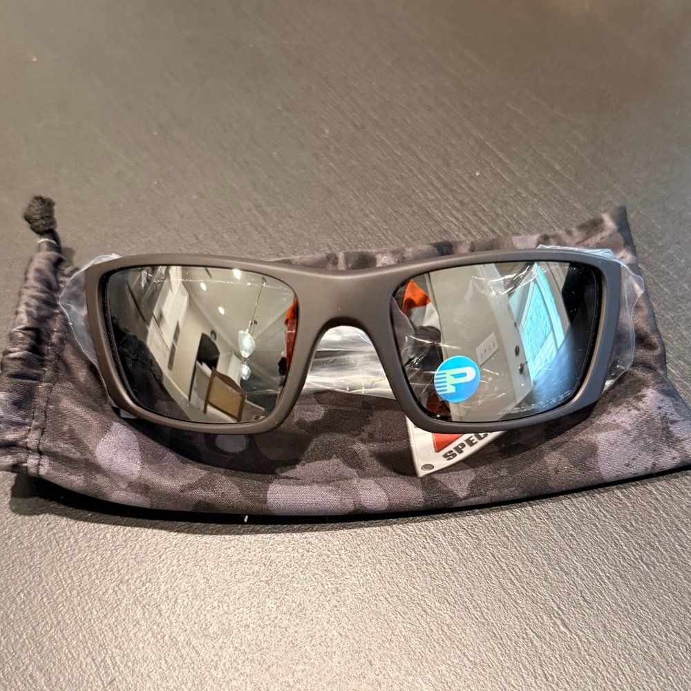 Oakley Fuel Cell BLACK IRIDIUM POLARIZED Sunglasses